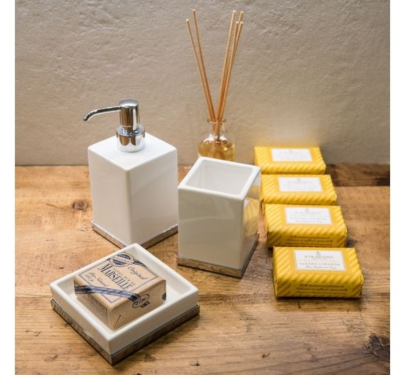 Distributeur de savon liquide creamica blanc et laiton chromé, forme carré, style simple et élégant