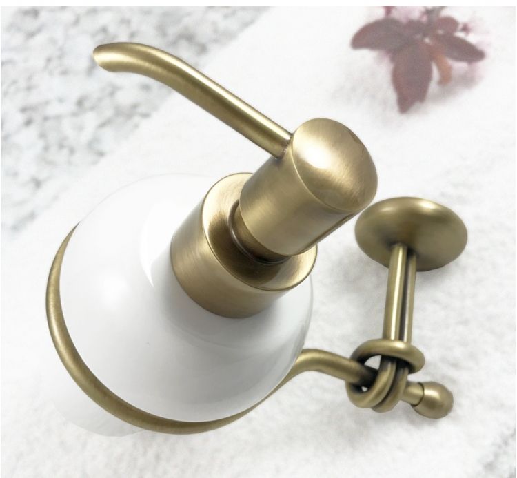 Accessori Bagno Color Oro.Dispenser Porta Sapone Stile Vintage In Ceramica Bianca Ed Ottone Lunga Durata