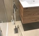 Piantana-porta-salviette-da-bagno-base-salvaspazio-stile-minimal-antiruggine-bianco-opaco-nero-opaco-made-in-italy