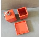 accessori per il lavandino da bagno in ceramica colorata di forma quadrata dispenser bicchiere e porta sapone design arancione