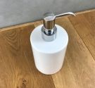 Dispenser cilindrico per arredamento da lavabo realizzato in ceramica anti batterica e di alta qualità 100% made in Italy