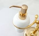 Dettaglio dispenser porta sapone liquindi ceramica bianca e oro dettagli eleganti per il bagno di lusso made in Italy