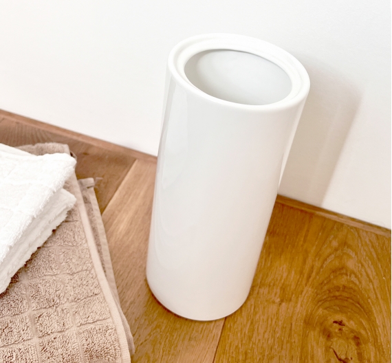 Tubo in ceramica per scopino wc da appoggiare a terra forma cilindrica base piana stabilità massima ceramica bianca italiana